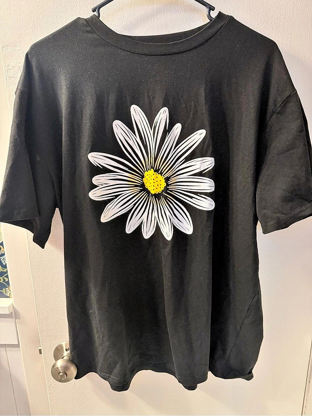 Floral Graphic Short Sleeve Tee in Black